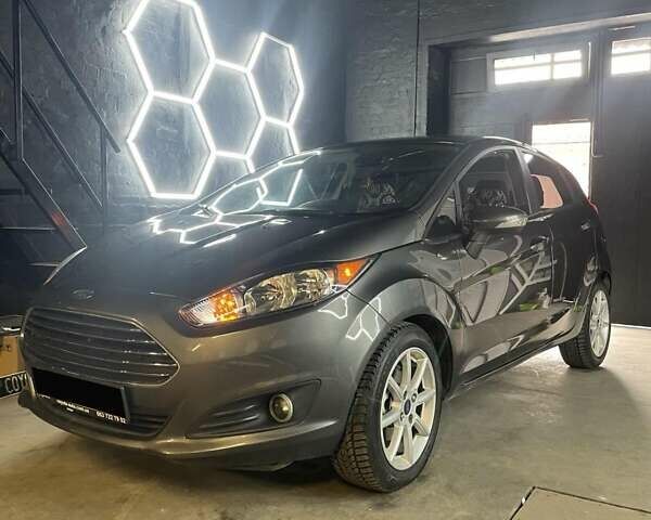 Серый Форд Фиеста, объемом двигателя 1.6 л и пробегом 76 тыс. км за 8300 $, фото 6 на Automoto.ua