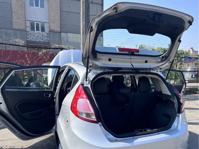 Серый Форд Фиеста, объемом двигателя 1.6 л и пробегом 74 тыс. км за 8000 $, фото 5 на Automoto.ua