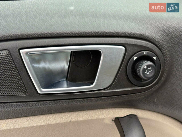 Сірий Форд Фієста, об'ємом двигуна 1.6 л та пробігом 157 тис. км за 7490 $, фото 13 на Automoto.ua