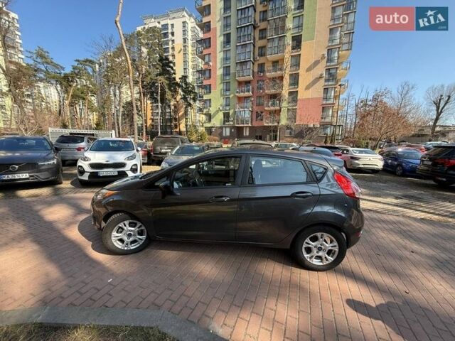 Серый Форд Фиеста, объемом двигателя 1.6 л и пробегом 152 тыс. км за 8000 $, фото 2 на Automoto.ua