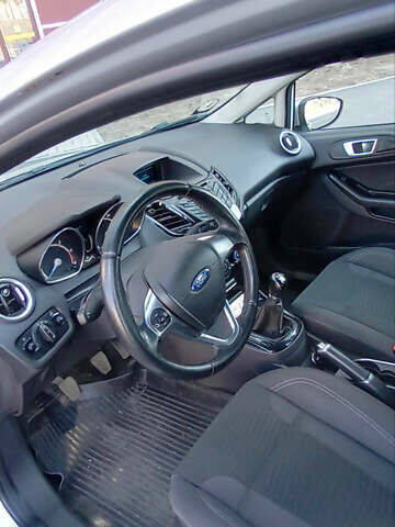 Серый Форд Фиеста, объемом двигателя 1.5 л и пробегом 247 тыс. км за 7500 $, фото 11 на Automoto.ua