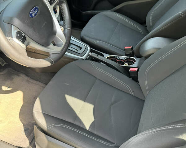 Серый Форд Фиеста, объемом двигателя 1.6 л и пробегом 99 тыс. км за 7500 $, фото 21 на Automoto.ua