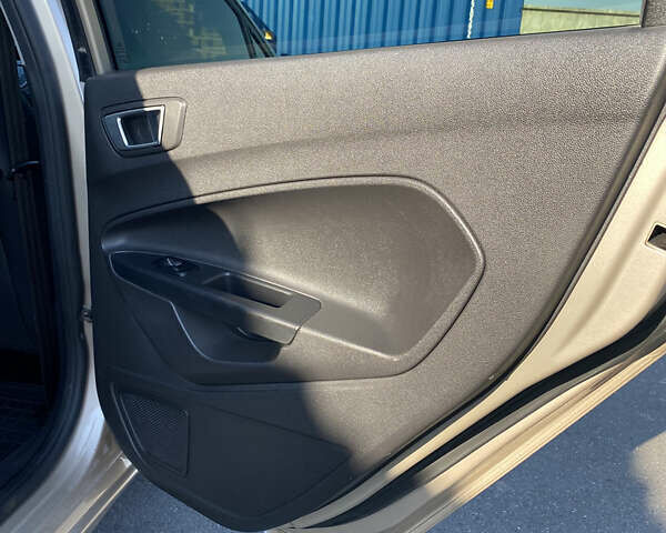 Серый Форд Фиеста, объемом двигателя 1 л и пробегом 118 тыс. км за 7999 $, фото 10 на Automoto.ua