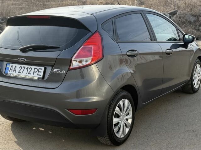 Серый Форд Фиеста, объемом двигателя 1 л и пробегом 130 тыс. км за 7300 $, фото 4 на Automoto.ua