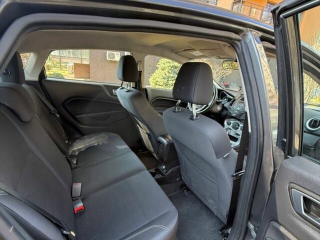 Серый Форд Фиеста, объемом двигателя 0 л и пробегом 152 тыс. км за 7800 $, фото 4 на Automoto.ua