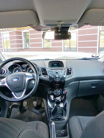 Серый Форд Фиеста, объемом двигателя 1.5 л и пробегом 247 тыс. км за 7500 $, фото 10 на Automoto.ua