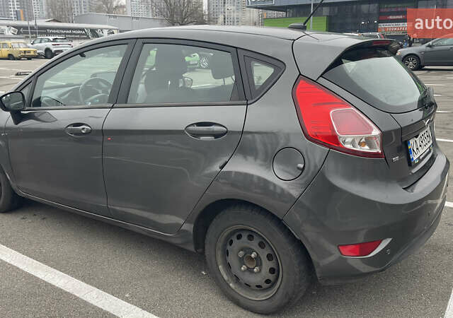 Сірий Форд Фієста, об'ємом двигуна 1.6 л та пробігом 175 тис. км за 7700 $, фото 3 на Automoto.ua