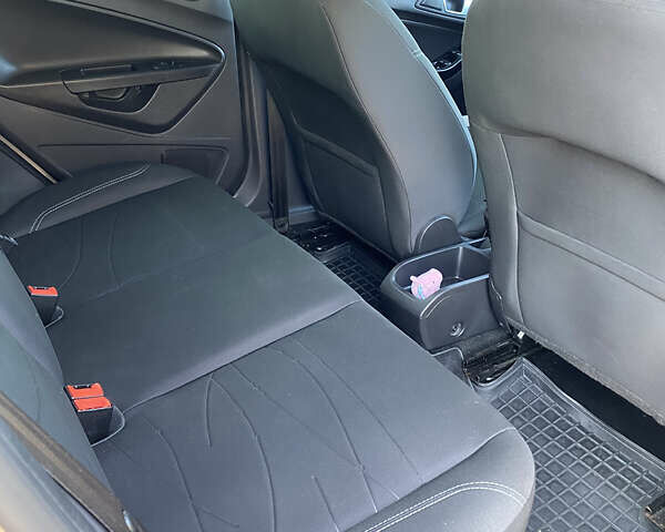 Серый Форд Фиеста, объемом двигателя 1 л и пробегом 118 тыс. км за 7999 $, фото 13 на Automoto.ua