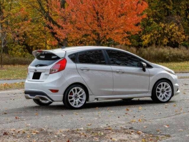 Серый Форд Фиеста, объемом двигателя 1.6 л и пробегом 88 тыс. км за 9000 $, фото 2 на Automoto.ua