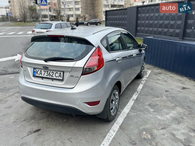 Сірий Форд Фієста, об'ємом двигуна 1.6 л та пробігом 80 тис. км за 8399 $, фото 7 на Automoto.ua