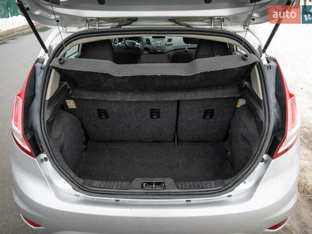 Серый Форд Фиеста, объемом двигателя 1.6 л и пробегом 150 тыс. км за 8400 $, фото 16 на Automoto.ua