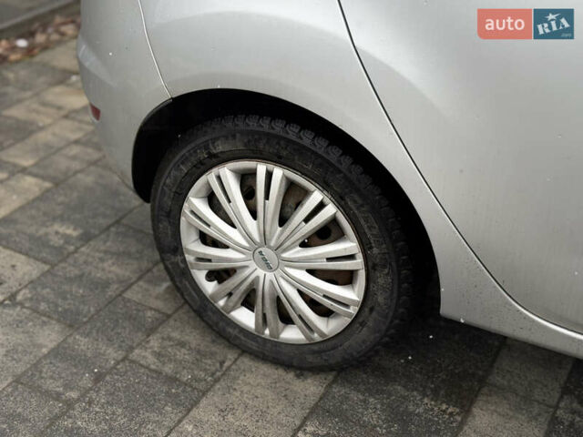 Форд Фиеста 2017 в Тячеве на Automoto.ua Серый Форд Фиеста, объемом двигателя 1.6 л и пробегом 196 тыс. км за 7300 $, фото 14 на Automoto.ua