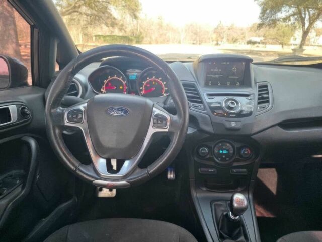 Серый Форд Фиеста, объемом двигателя 1.6 л и пробегом 51 тыс. км за 9000 $, фото 8 на Automoto.ua