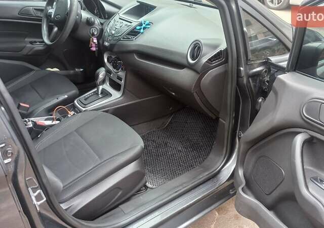 Серый Форд Фиеста, объемом двигателя 1.6 л и пробегом 92 тыс. км за 7999 $, фото 7 на Automoto.ua