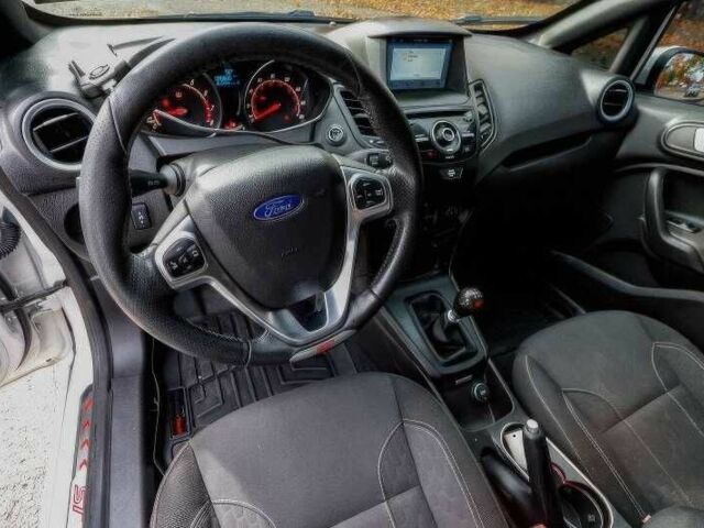 Серый Форд Фиеста, объемом двигателя 1.6 л и пробегом 88 тыс. км за 9000 $, фото 6 на Automoto.ua