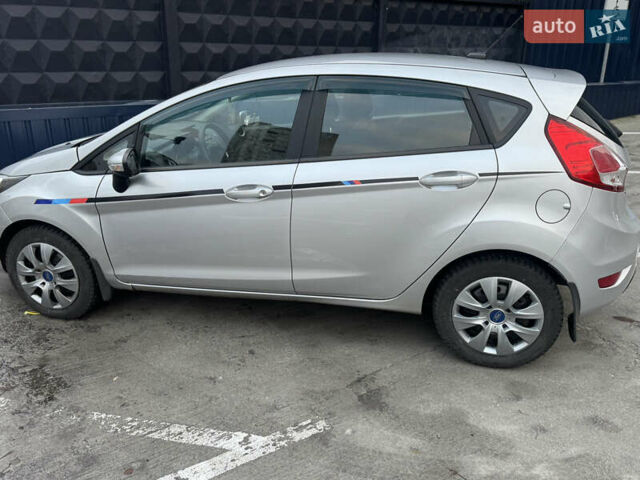 Сірий Форд Фієста, об'ємом двигуна 1.6 л та пробігом 80 тис. км за 8399 $, фото 3 на Automoto.ua