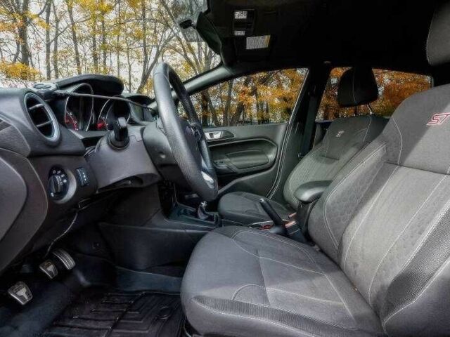 Серый Форд Фиеста, объемом двигателя 1.6 л и пробегом 88 тыс. км за 9000 $, фото 4 на Automoto.ua