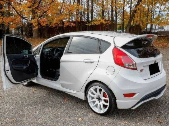 Серый Форд Фиеста, объемом двигателя 1.6 л и пробегом 88 тыс. км за 9000 $, фото 3 на Automoto.ua