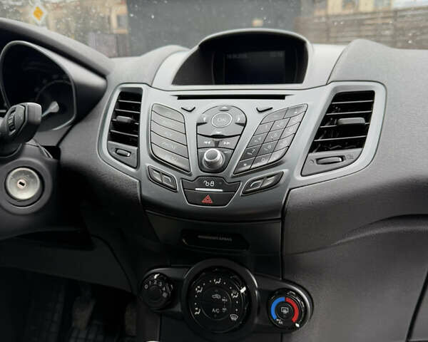 Форд Фиеста 2017 в Тячеве на Automoto.ua Серый Форд Фиеста, объемом двигателя 1.6 л и пробегом 196 тыс. км за 7300 $, фото 34 на Automoto.ua