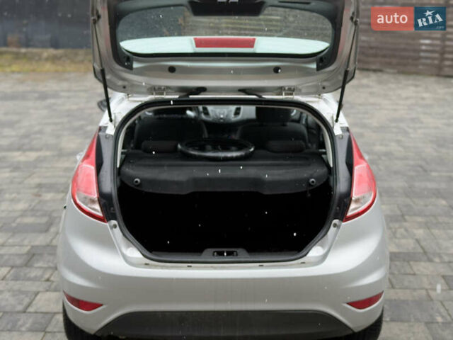 Форд Фиеста 2017 в Тячеве на Automoto.ua Серый Форд Фиеста, объемом двигателя 1.6 л и пробегом 196 тыс. км за 7300 $, фото 28 на Automoto.ua