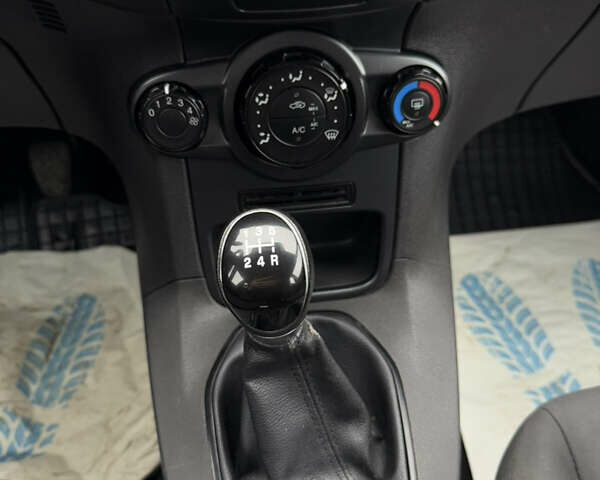 Форд Фиеста 2017 в Тячеве на Automoto.ua Серый Форд Фиеста, объемом двигателя 1.6 л и пробегом 196 тыс. км за 7300 $, фото 38 на Automoto.ua