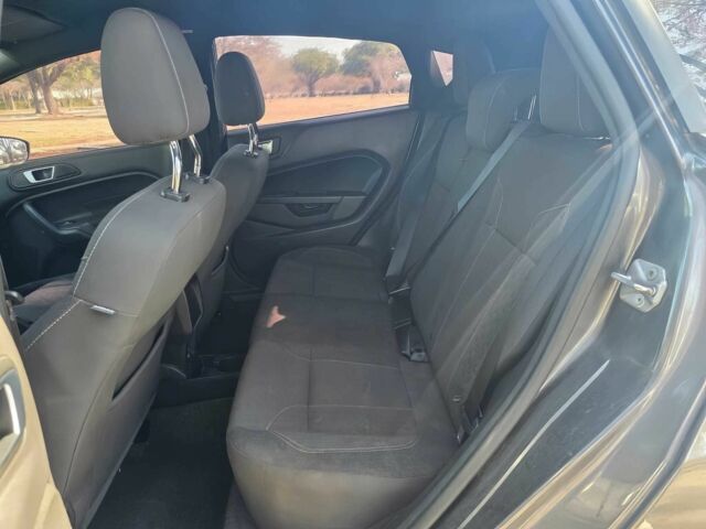 Серый Форд Фиеста, объемом двигателя 1.6 л и пробегом 51 тыс. км за 5550 $, фото 15 на Automoto.ua