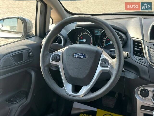 Серый Форд Фиеста, объемом двигателя 1.6 л и пробегом 152 тыс. км за 8500 $, фото 10 на Automoto.ua