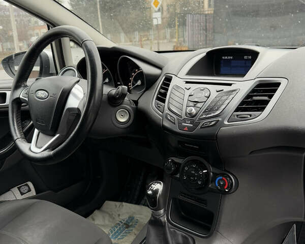 Форд Фиеста 2017 в Тячеве на Automoto.ua Серый Форд Фиеста, объемом двигателя 1.6 л и пробегом 196 тыс. км за 7300 $, фото 32 на Automoto.ua