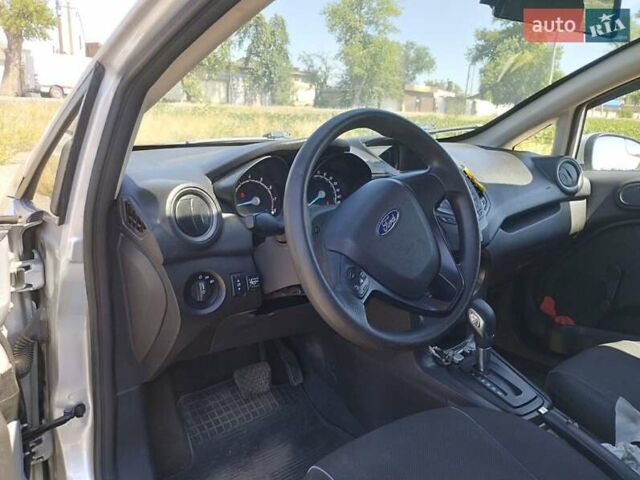 Форд Фиеста 2017 в Кривом Роге на Automoto.ua Серый Форд Фиеста, объемом двигателя 1.6 л и пробегом 190 тыс. км за 7500 $, фото 1 на Automoto.ua