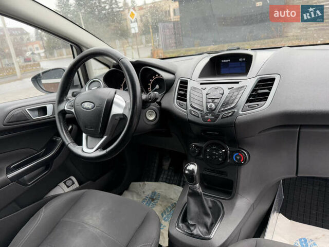 Форд Фиеста 2017 в Тячеве на Automoto.ua Серый Форд Фиеста, объемом двигателя 1.6 л и пробегом 196 тыс. км за 7300 $, фото 31 на Automoto.ua