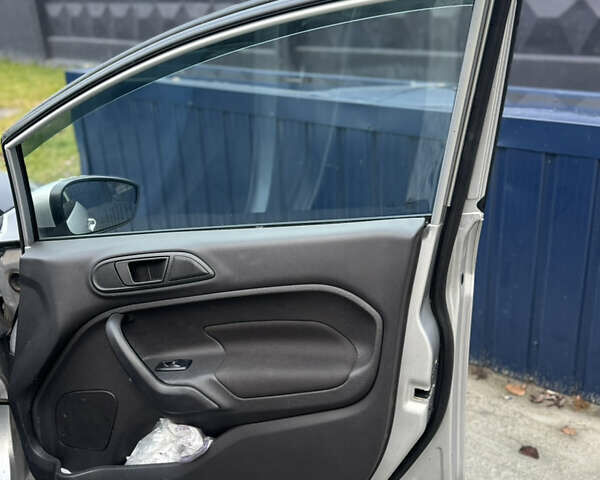 Сірий Форд Фієста, об'ємом двигуна 1.6 л та пробігом 80 тис. км за 8399 $, фото 18 на Automoto.ua