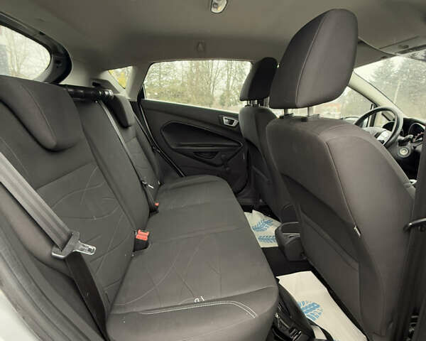 Форд Фиеста 2017 в Тячеве на Automoto.ua Серый Форд Фиеста, объемом двигателя 1.6 л и пробегом 196 тыс. км за 7300 $, фото 36 на Automoto.ua