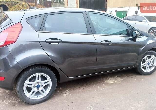 Серый Форд Фиеста, объемом двигателя 1.6 л и пробегом 92 тыс. км за 7999 $, фото 3 на Automoto.ua