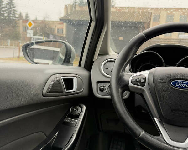 Форд Фиеста 2017 в Тячеве на Automoto.ua Серый Форд Фиеста, объемом двигателя 1.6 л и пробегом 196 тыс. км за 7300 $, фото 41 на Automoto.ua