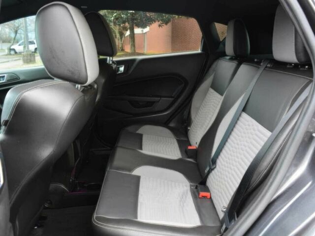 Серый Форд Фиеста, объемом двигателя 1.6 л и пробегом 50 тыс. км за 2000 $, фото 9 на Automoto.ua