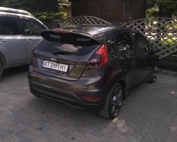 Серый Форд Фиеста, объемом двигателя 1.6 л и пробегом 64 тыс. км за 10900 $, фото 7 на Automoto.ua