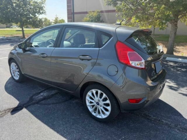 Серый Форд Фиеста, объемом двигателя 1.6 л и пробегом 43 тыс. км за 4400 $, фото 5 на Automoto.ua