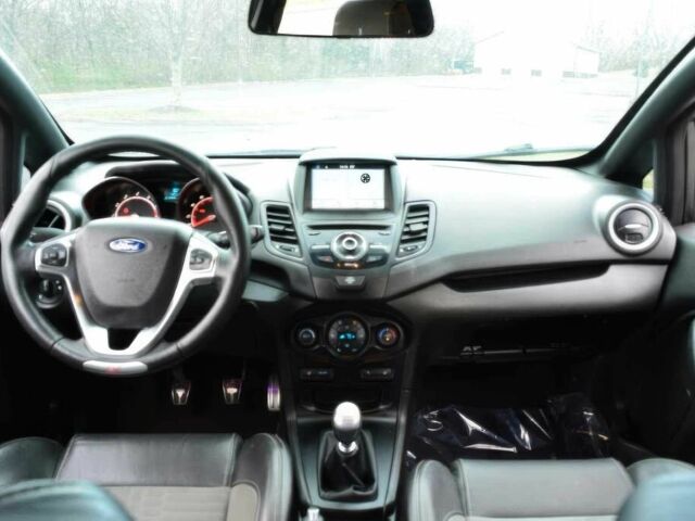 Серый Форд Фиеста, объемом двигателя 1.6 л и пробегом 50 тыс. км за 2000 $, фото 6 на Automoto.ua