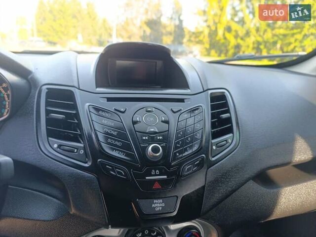 Серый Форд Фиеста, объемом двигателя 1.6 л и пробегом 141 тыс. км за 8400 $, фото 13 на Automoto.ua