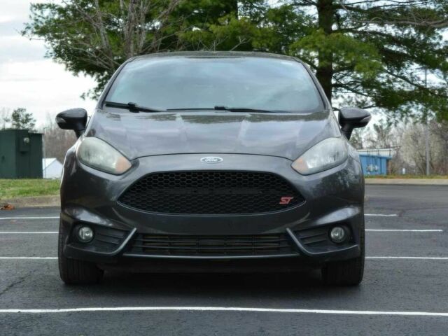 Серый Форд Фиеста, объемом двигателя 1.6 л и пробегом 50 тыс. км за 2000 $, фото 1 на Automoto.ua