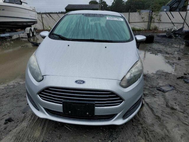 Серый Форд Фиеста, объемом двигателя 1.6 л и пробегом 64 тыс. км за 6600 $, фото 4 на Automoto.ua