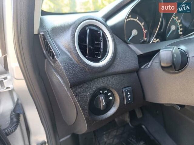 Серый Форд Фиеста, объемом двигателя 1.6 л и пробегом 141 тыс. км за 8400 $, фото 27 на Automoto.ua