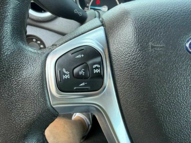 Серый Форд Фиеста, объемом двигателя 1.6 л и пробегом 30 тыс. км за 6500 $, фото 7 на Automoto.ua