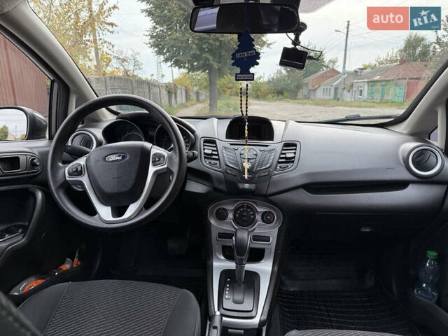 Серый Форд Фиеста, объемом двигателя 1.6 л и пробегом 57 тыс. км за 10800 $, фото 7 на Automoto.ua
