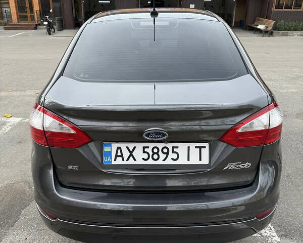 Серый Форд Фиеста, объемом двигателя 1.6 л и пробегом 57 тыс. км за 10800 $, фото 3 на Automoto.ua