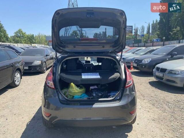 Сірий Форд Фієста, об'ємом двигуна 1.6 л та пробігом 206 тис. км за 8200 $, фото 18 на Automoto.ua
