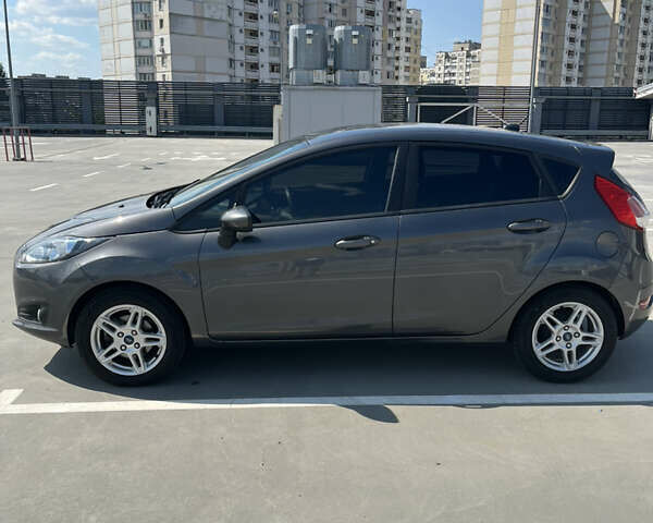 Серый Форд Фиеста, объемом двигателя 1.6 л и пробегом 82 тыс. км за 9100 $, фото 3 на Automoto.ua