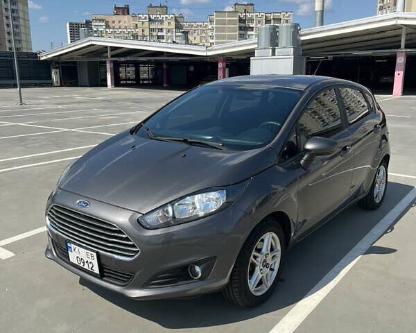 Серый Форд Фиеста, объемом двигателя 1.6 л и пробегом 82 тыс. км за 9100 $, фото 2 на Automoto.ua