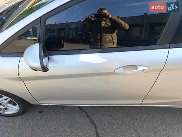 Серый Форд Фиеста, объемом двигателя 1.6 л и пробегом 141 тыс. км за 8400 $, фото 40 на Automoto.ua