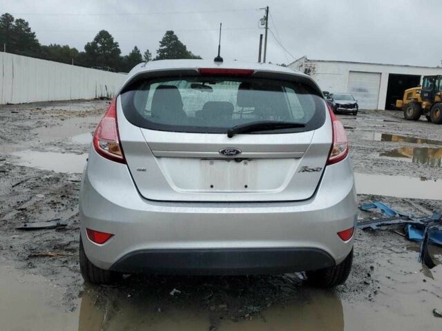 Серый Форд Фиеста, объемом двигателя 1.6 л и пробегом 64 тыс. км за 6600 $, фото 5 на Automoto.ua